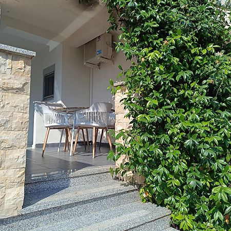 Apartmani Emilio Novalja Exterior foto