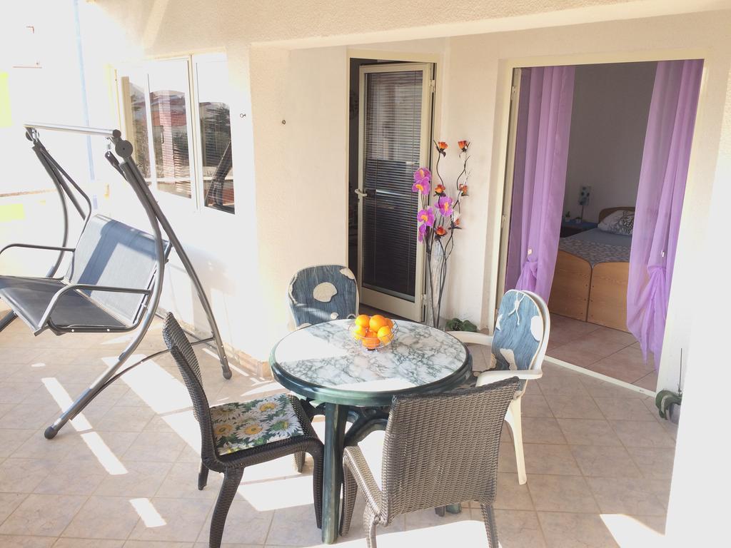 Apartmani Emilio Novalja Exterior foto