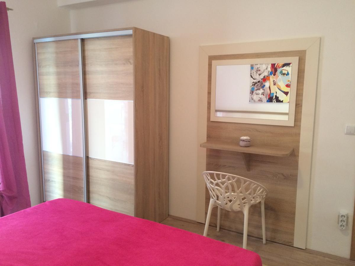 Apartmani Emilio Novalja Exterior foto