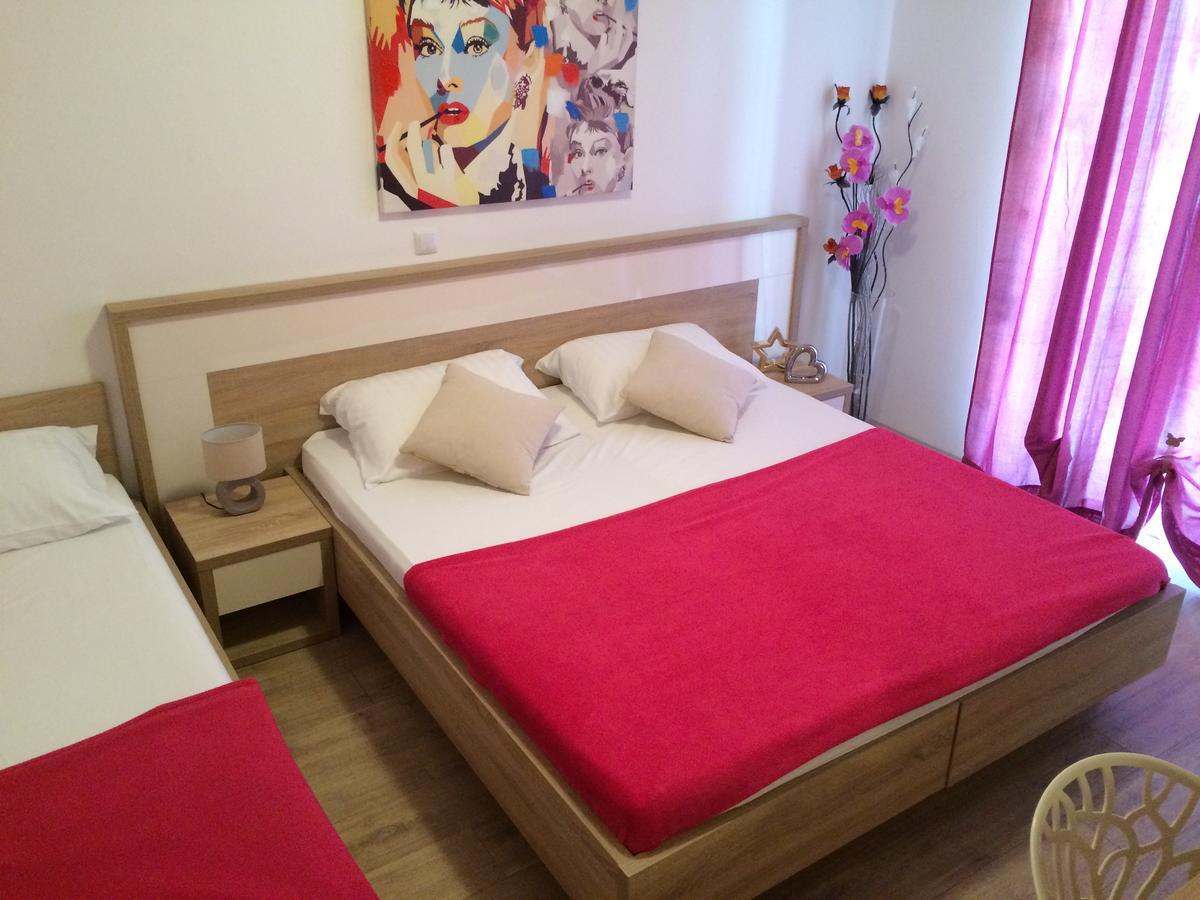 Apartmani Emilio Novalja Exterior foto