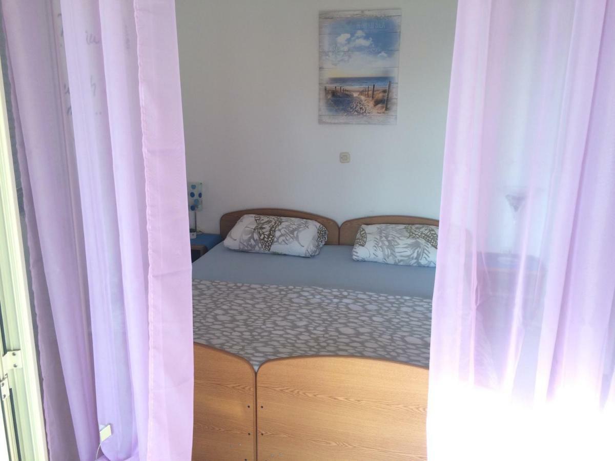 Apartmani Emilio Novalja Exterior foto